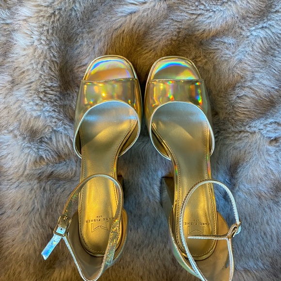 Holographic 9.5 platform sandal heels, Marc Fisher. - Picture 3 of 6